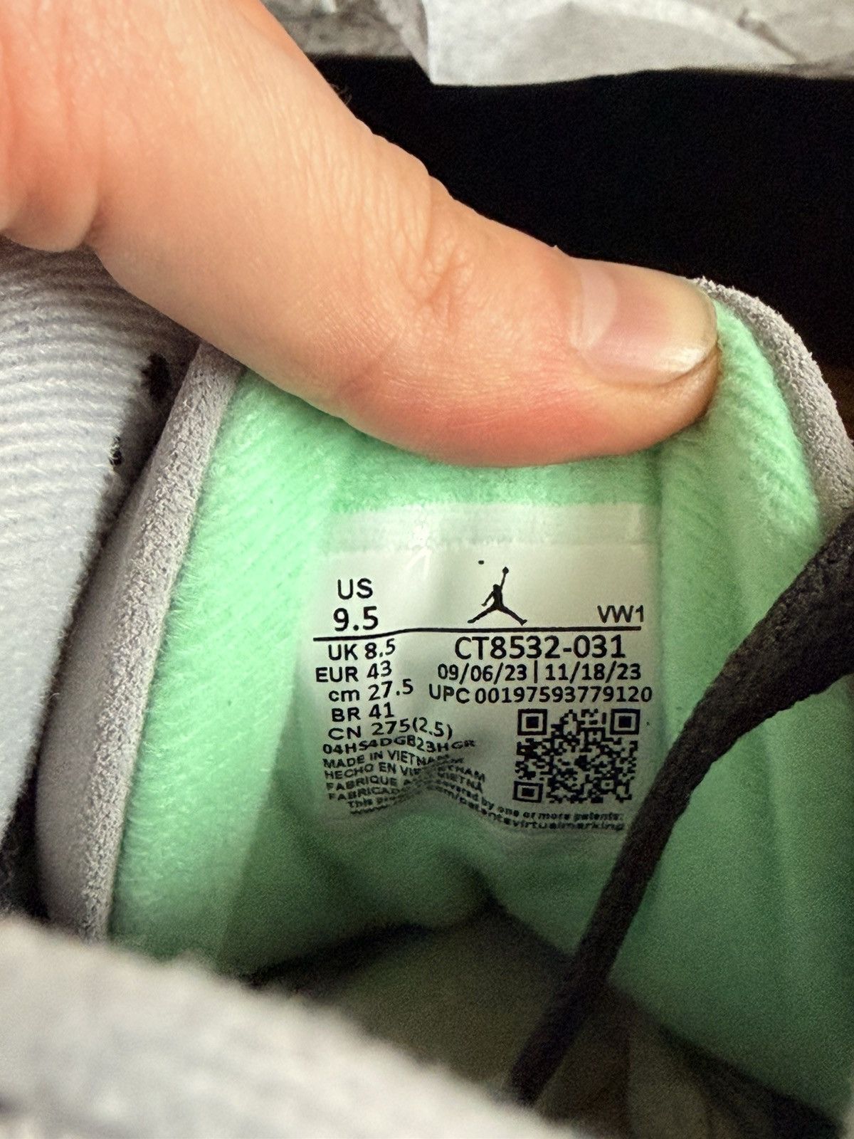 Jordan Brand Air Jordan 3 - RetroGreen Glow Size US 9.5 / EU 42-43 - 7 Thumbnail