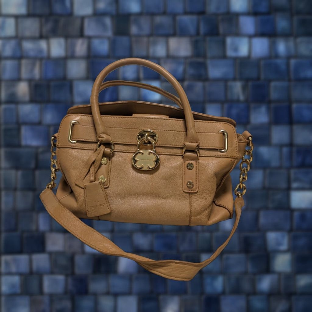 Doublet Emma Fox Cambridge Beige Leather Lock Handbag Satchel Double Handles Large Beige Gold-Plated Hardware Women Mens Womens Girls Boys N/A Size ONE SIZE - 1 Thumbnail