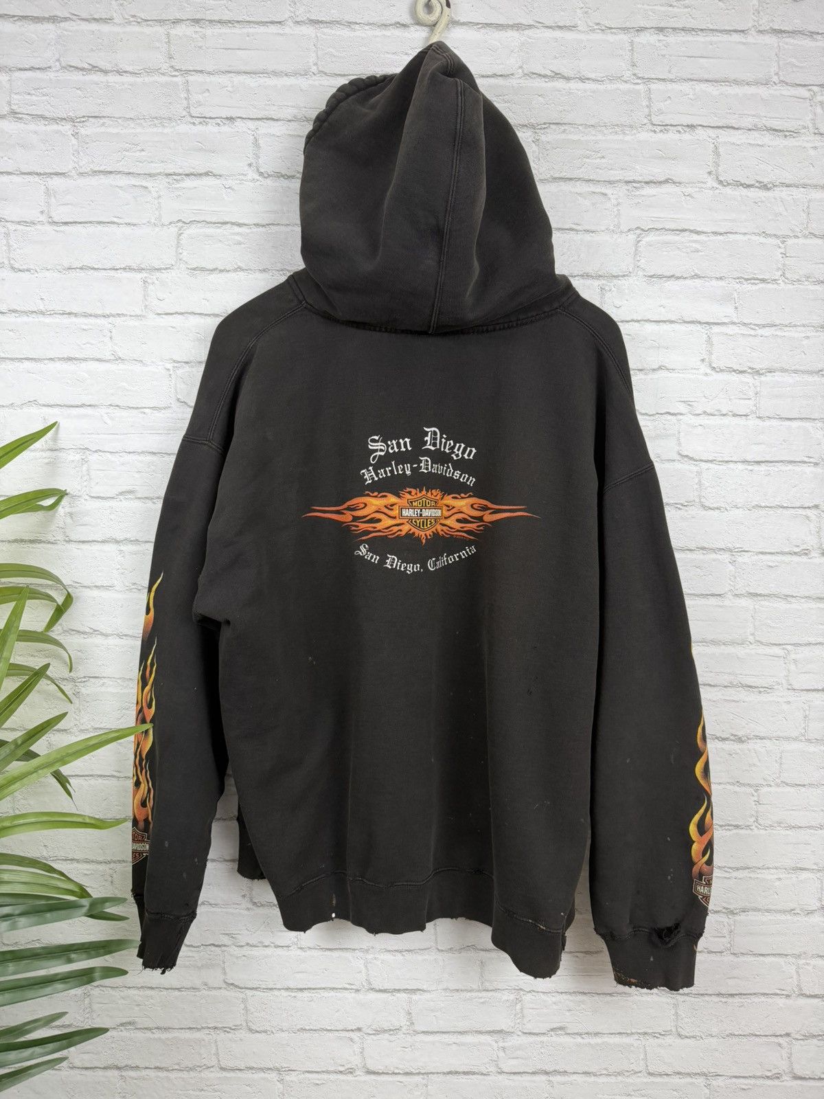 Harley Davidson (XL) THRASHED OUT FLAMES Harley Davidson Zip Up Hoodie Size US XL / EU 56 / 4 - 15 Thumbnail