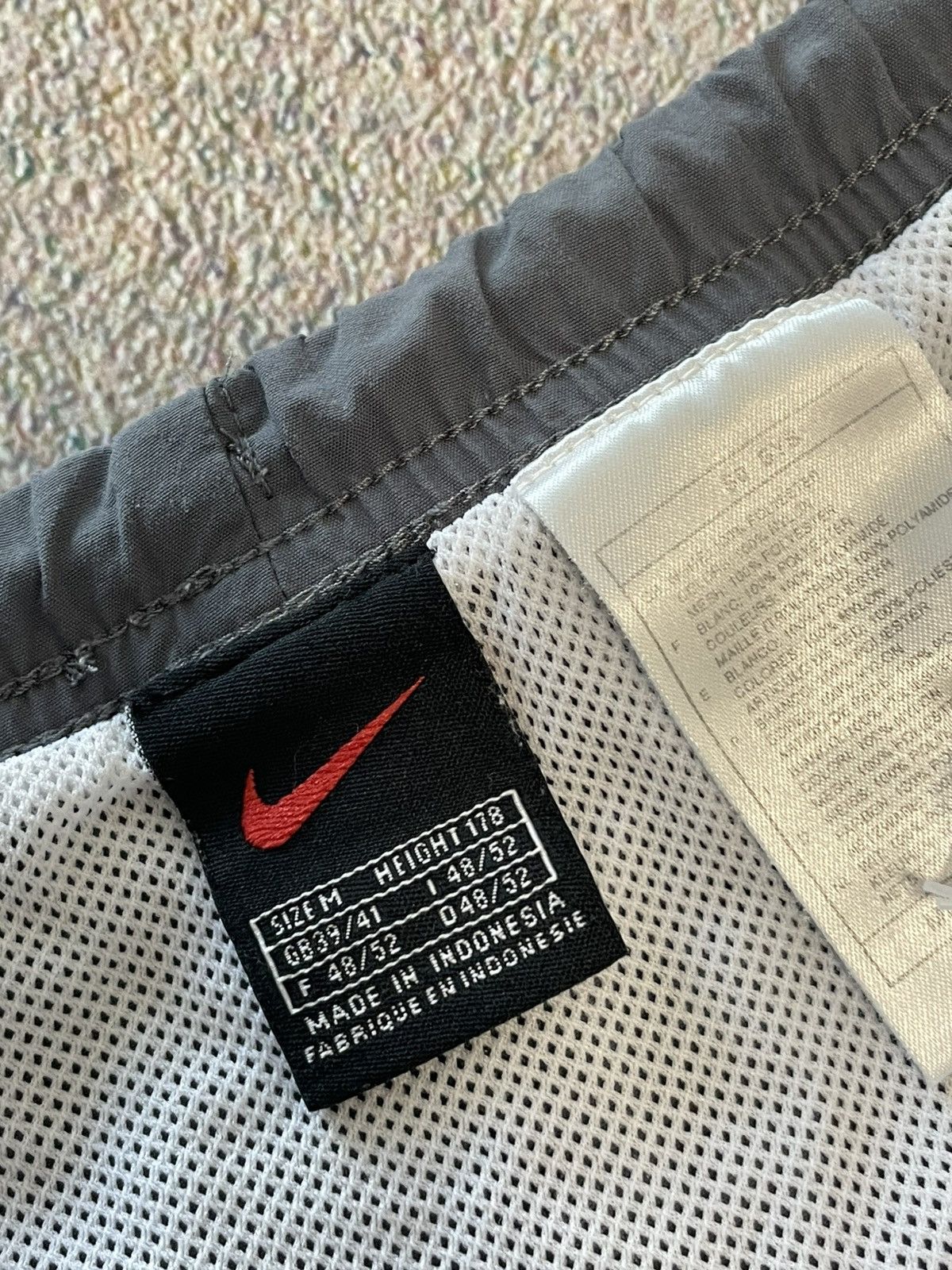 Nike Vintage Nike Nylon Big Swoosh Shorts Size US 32 / EU 48 - 5 Thumbnail