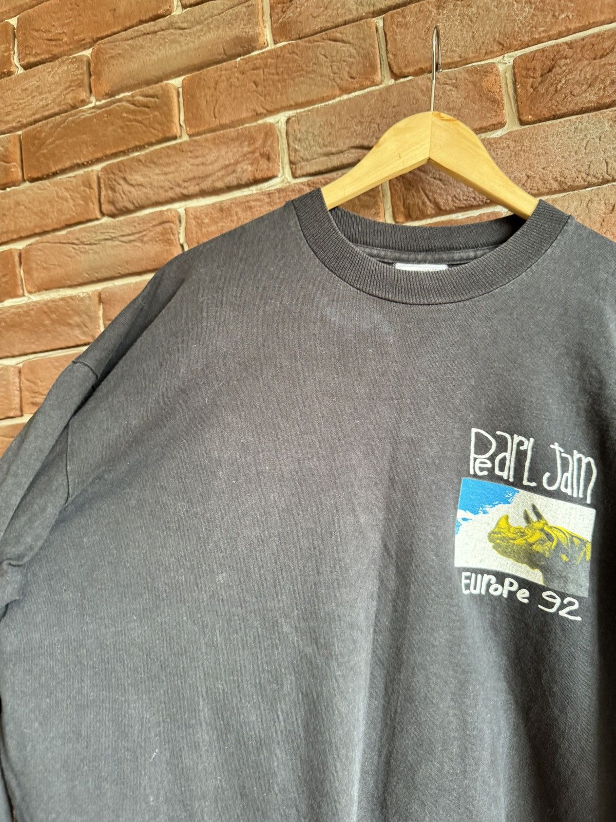 Band Tees Vintage 90s Rare Pearl Jam Rhinos Grunge Band T Shirt Hype Size US XL / EU 56 / 4 - 3 Thumbnail