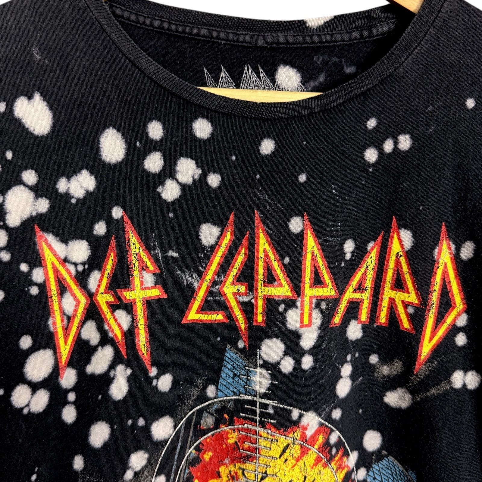 Def Leppard Def Leppard Pyromania T-Shirt Bleach Wash Rock Band Tee L Size US L / EU 52-54 / 3 - 5 Thumbnail