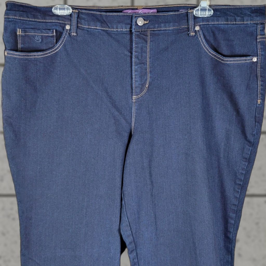 Gloria Vanderbilt Gloria Vanderbilt Jeans Womens Plus 22W Dark Wash Denim Stretch Straight 27" Inseam Size 22W Blue Shirt? Size 40" / US 18 - 1 Thumbnail