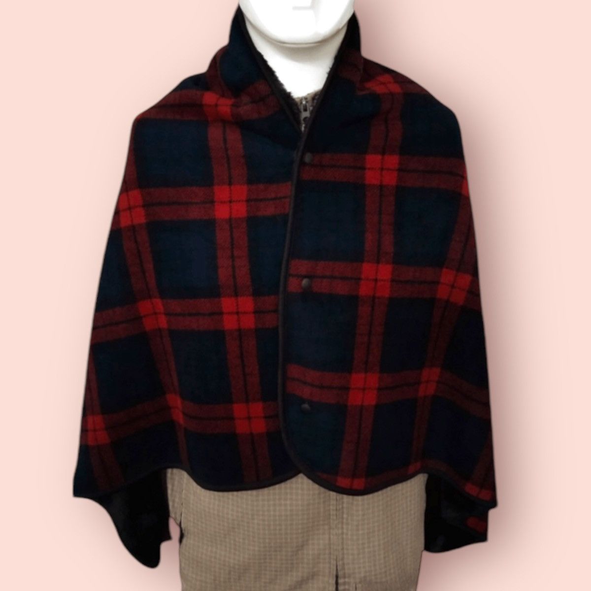 Japanese Brand × Jun Takahashi × Uniqlo VINTAGE UNIQLO PLAID FURRY FLEECE BUTTON UP CAPE Size US M / EU 48-50 / 2 - 1 Thumbnail