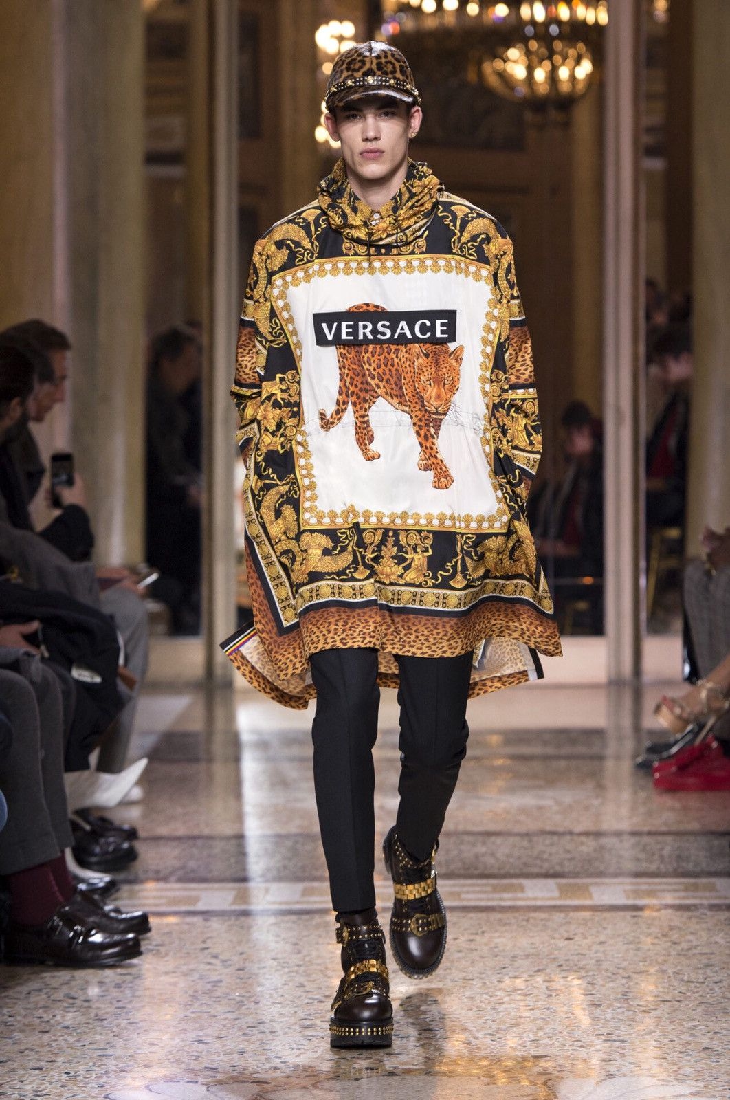 Versace Versace FW 2018 Leopard Baroque Print Hoodie Size US L / EU 52-54 / 3 - 1 Thumbnail