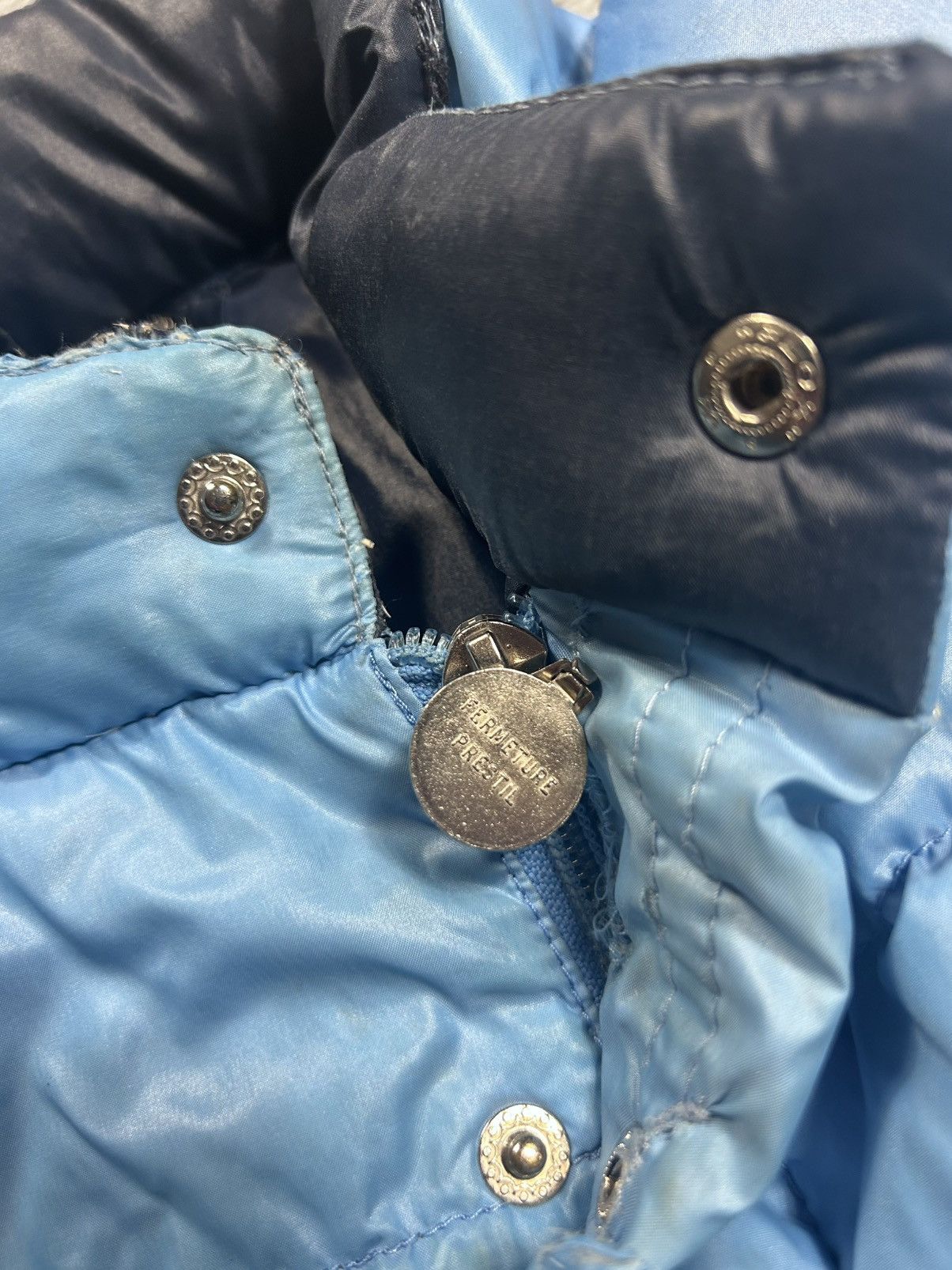 Moncler 90s Moncler vintage baby blue puffer jacket Size US L / EU 52-54 / 3 - 8 Thumbnail