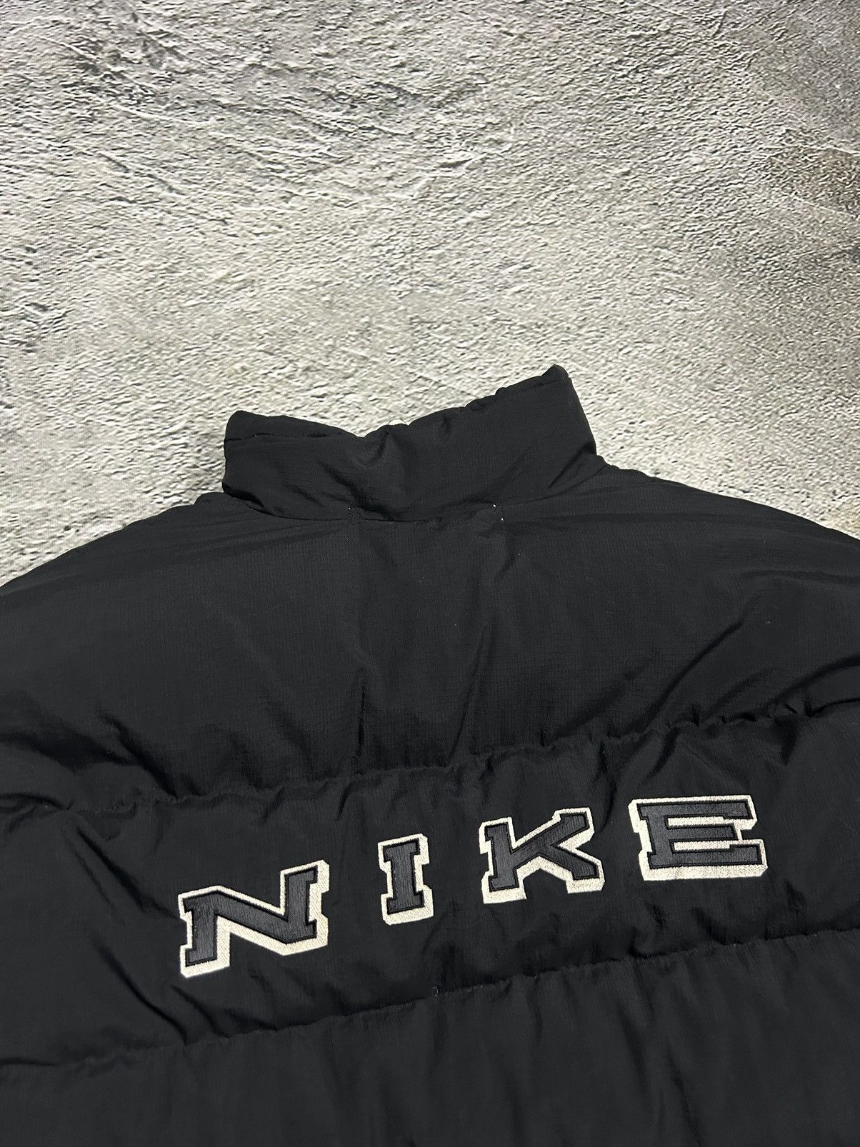 Nike × Vintage Nike black puffer jacket big logo reversible vintage 90s Size US L / EU 52-54 / 3 - 2 Thumbnail