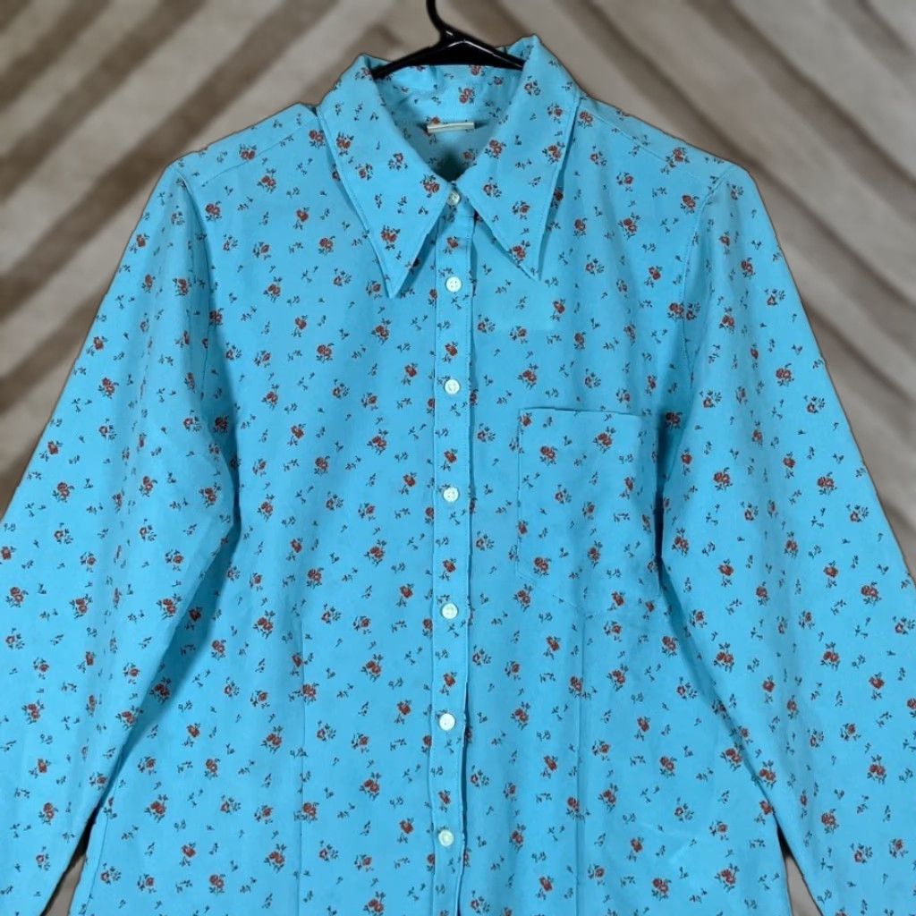 Levi's Levis Shirt Blue Floral Jasper Collared Button-Up Long Sleeve M Women’s Regular Size M Casual Western, Momcore, Basic, Floral, Button-Up, 1940s-Style? Size M / US 6-8 / IT 42-44 - 1 Thumbnail