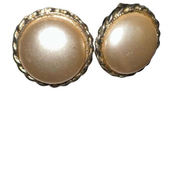 Vintage Vintage Faux Pearl Clip-On Earrings With Gold-Tone Setting f Size ONE SIZE - 1 Thumbnail