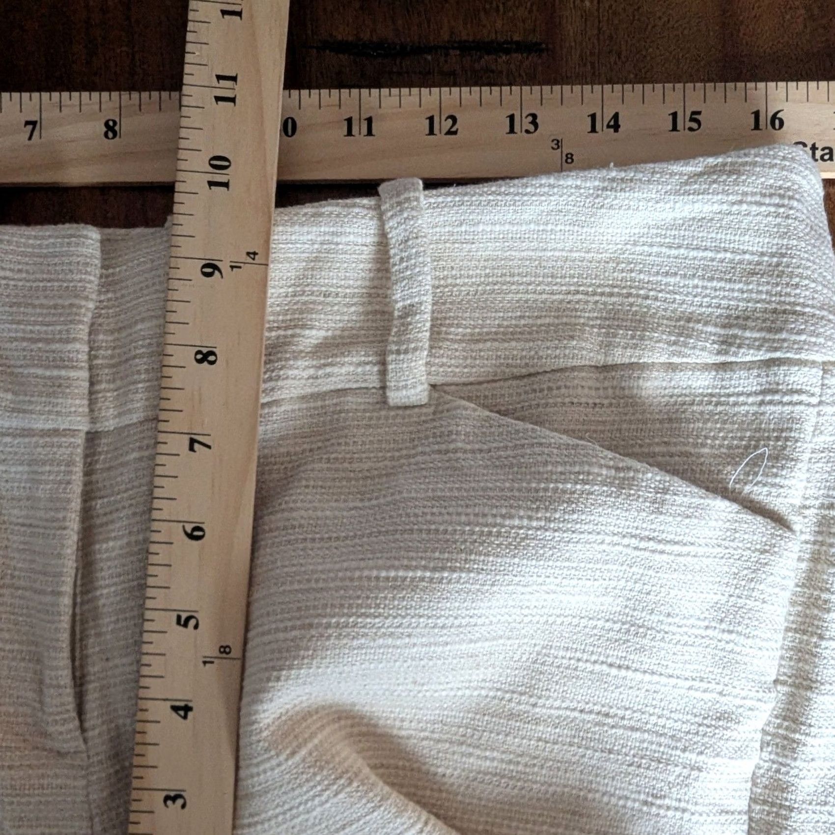 Ann Taylor Ann Taylor Cream Beige Textured Tweed Tailored Shorts Womens Sz 8 Beige/Textured Tweed Tailored Shorts Womens 8 Slanted Pockets Zip Fly Preppy Size 30" / US 8 / IT 44 - 6 Thumbnail