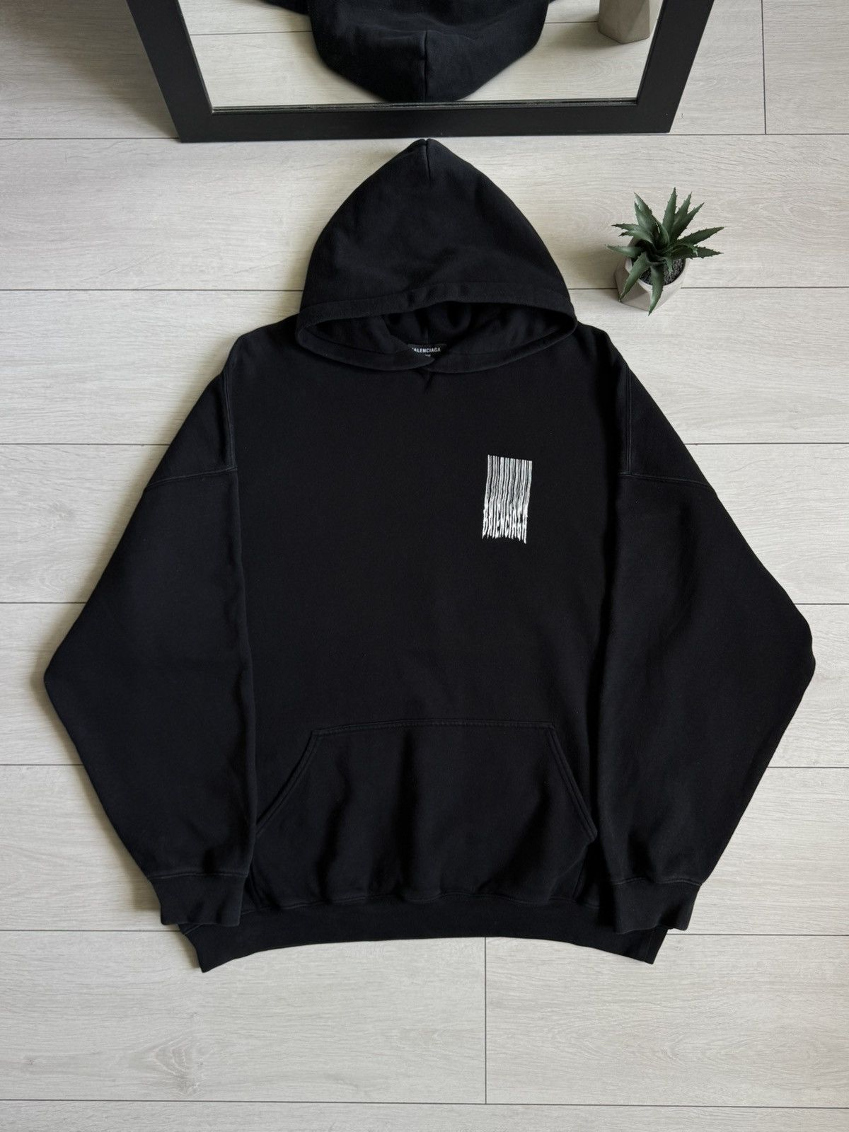 Balenciaga Balenciaga Unifit Barcode Logo Ovesized Hoodie Size US L / EU 52-54 / 3 - 2 Thumbnail
