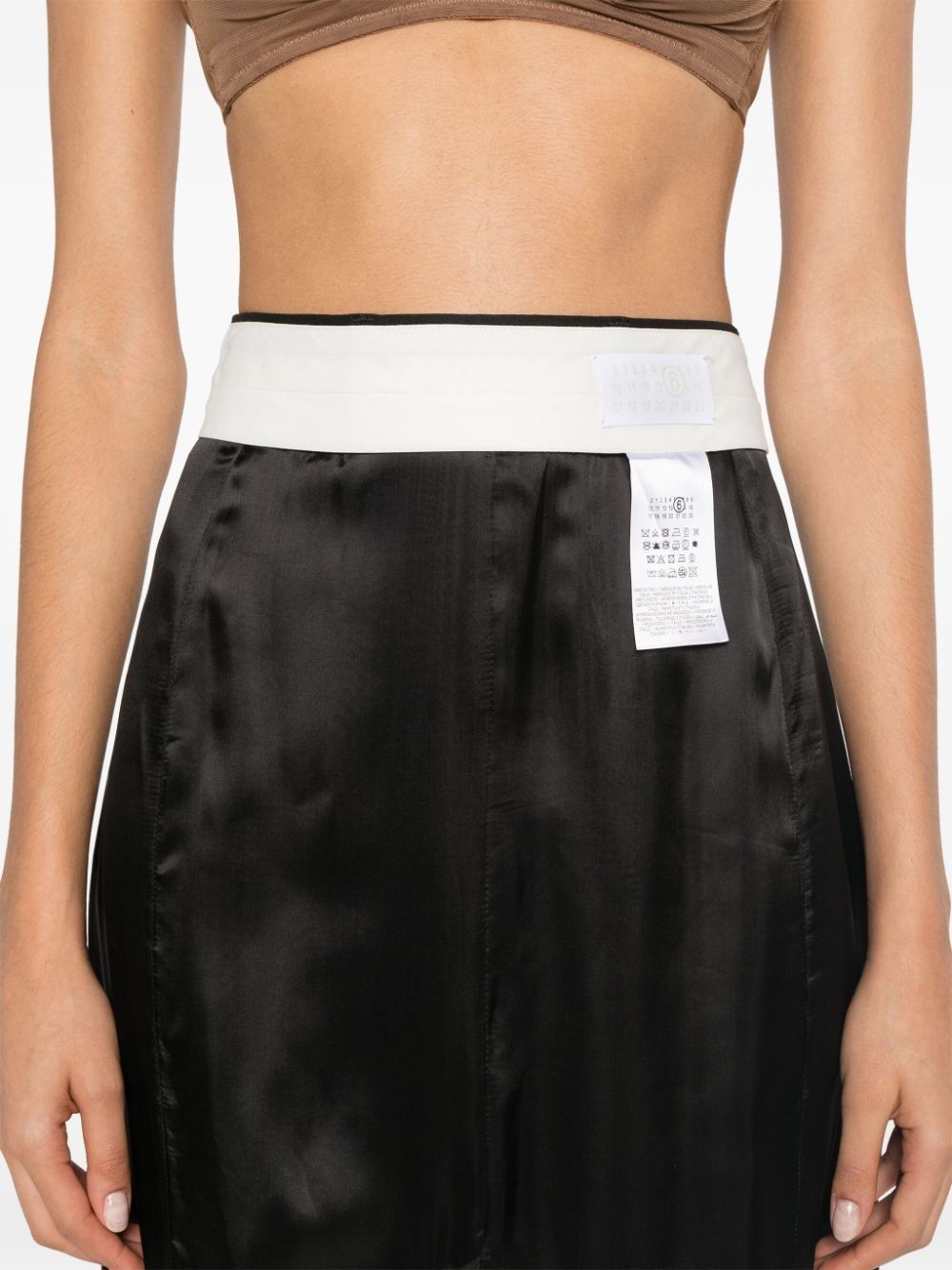 Maison Margiela oc11z0925 Numbers Motif Patch Skirt in Black Size 27" / US 4 / IT 40 - 5 Thumbnail