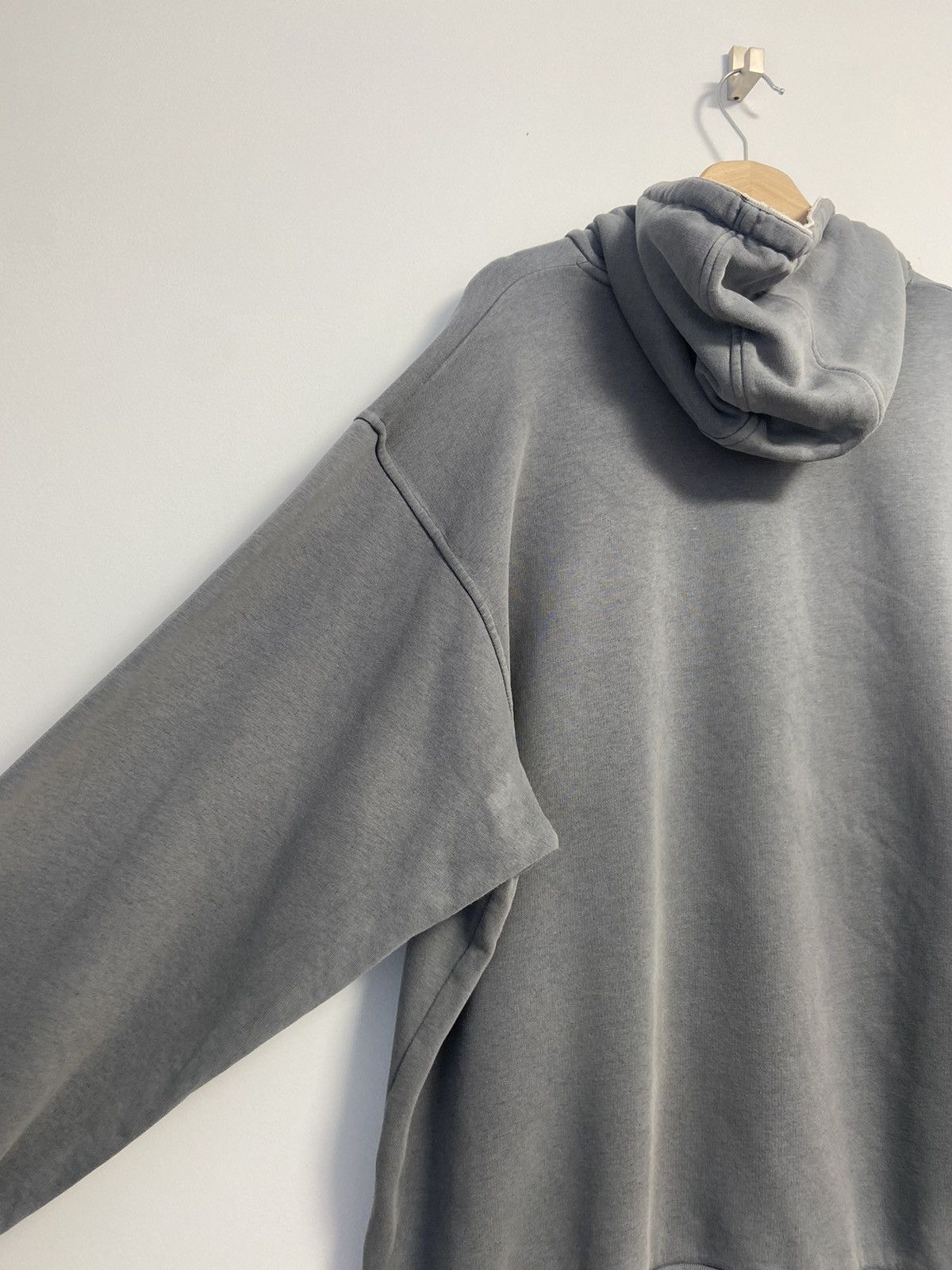 Vintage Vintage Nike hoodie big logo distressed size XL Size US XL / EU 56 / 4 - 17 Thumbnail