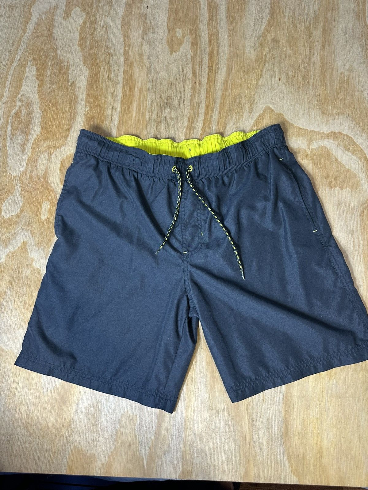 Vintage Men’s Swim Lined Trunks/Suit Polyester Gray & Green Medium Size US 32 / EU 48 - 1 Thumbnail