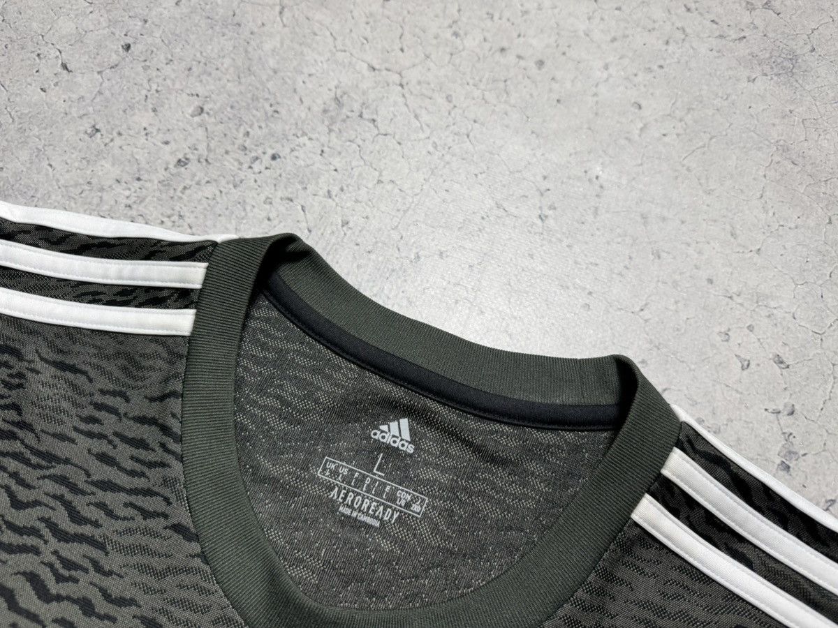Adidas Adidas FC Manchester United 2020/2021 Vintage Soccer Jersey Size US L / EU 52-54 / 3 - 5 Thumbnail