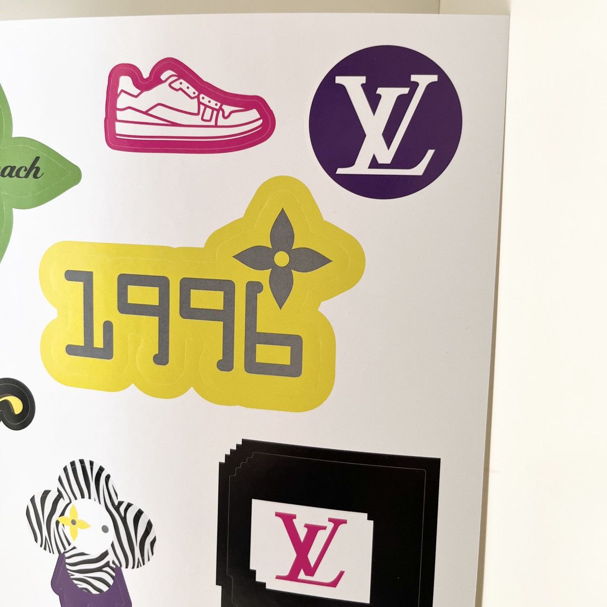 Louis Vuitton Louis Vuitton large sticker sheet Size ONE SIZE - 15 Thumbnail