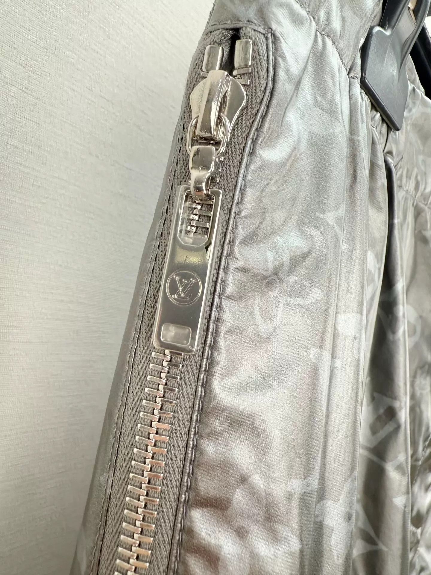 Louis Vuitton LV track pants 38 like new Size 27" / US 4 / IT 40 - 3 Thumbnail