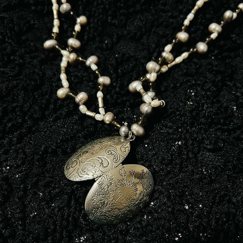Designer Elegant Pearl and Locket Necklace Size ONE SIZE - 4 Thumbnail