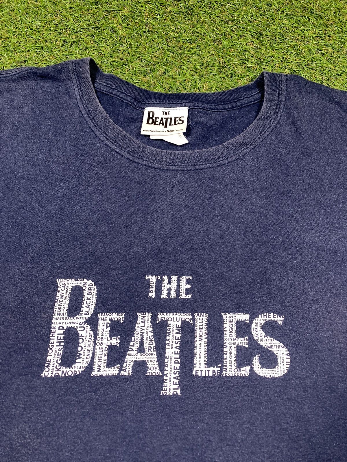 Band Tees Vintages Y2k The Beatles tee streetwear rock band size XL Size US XL / EU 56 / 4 - 2 Thumbnail