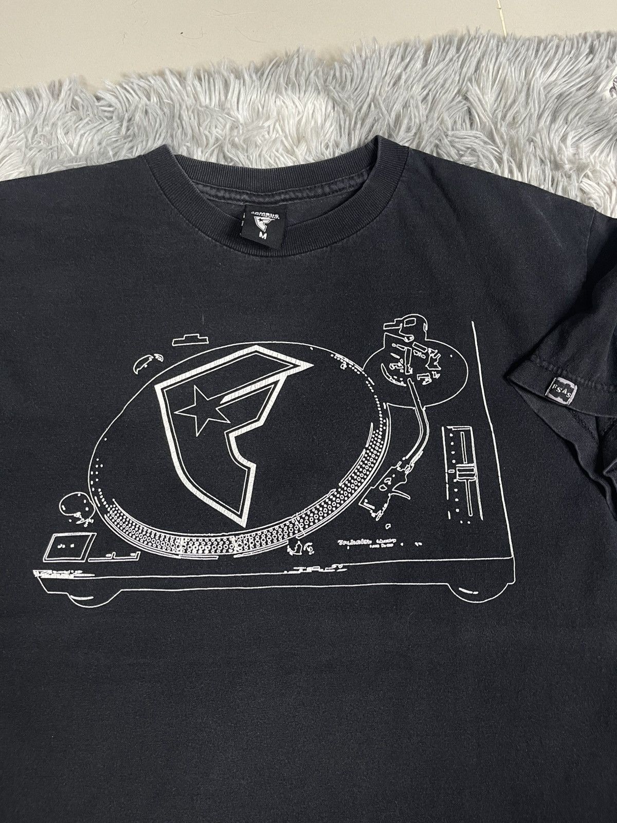 Famous Stars And Straps VINTAGE Famous DJ Turntable T-Shirt Technics 1200 Y2K Size US M / EU 48-50 / 2 - 3 Thumbnail