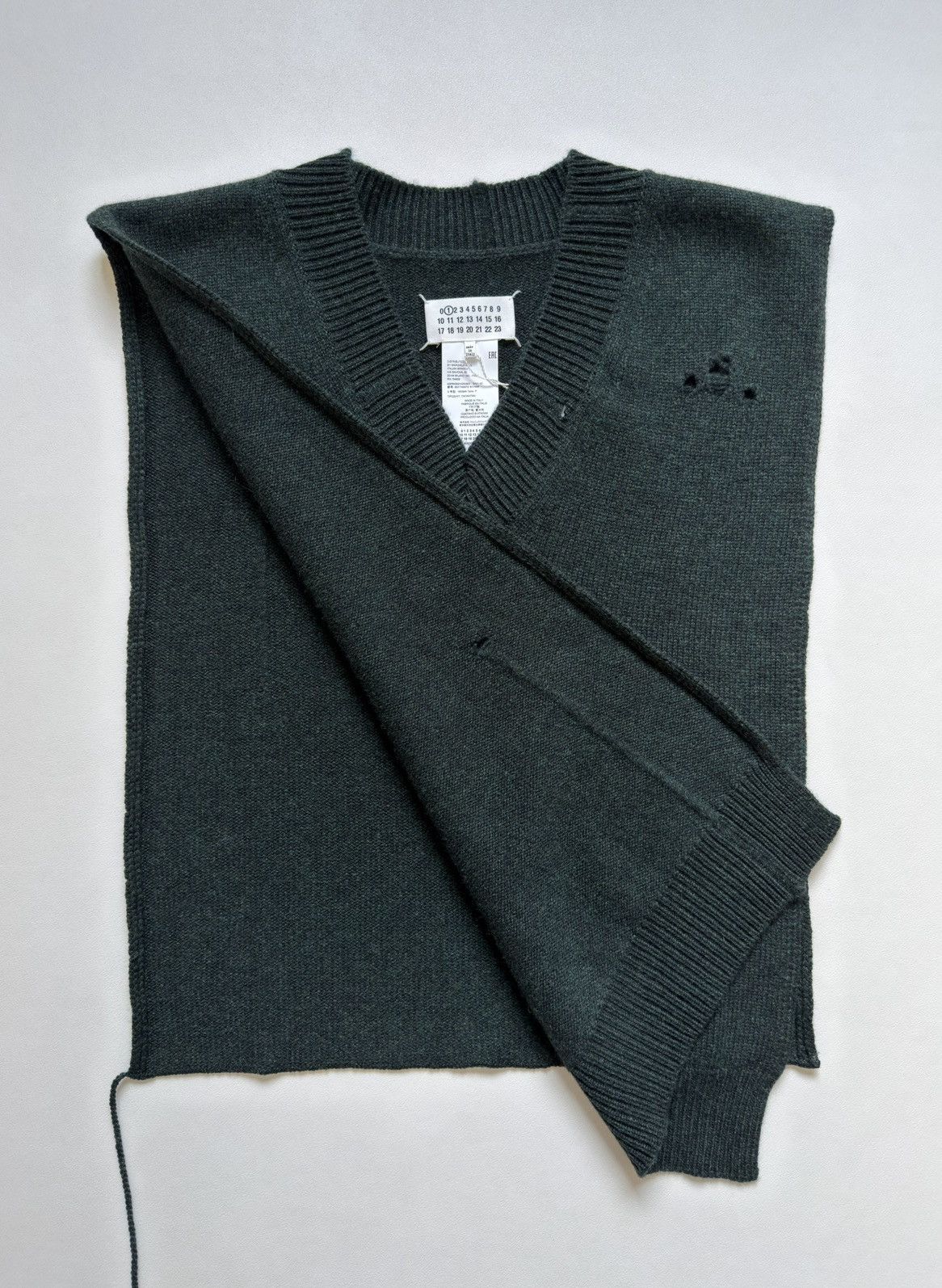 Maison Margiela A/W 21 Distressed Wool Sweater Vest Size US S / EU 44-46 / 1 - 12 Thumbnail