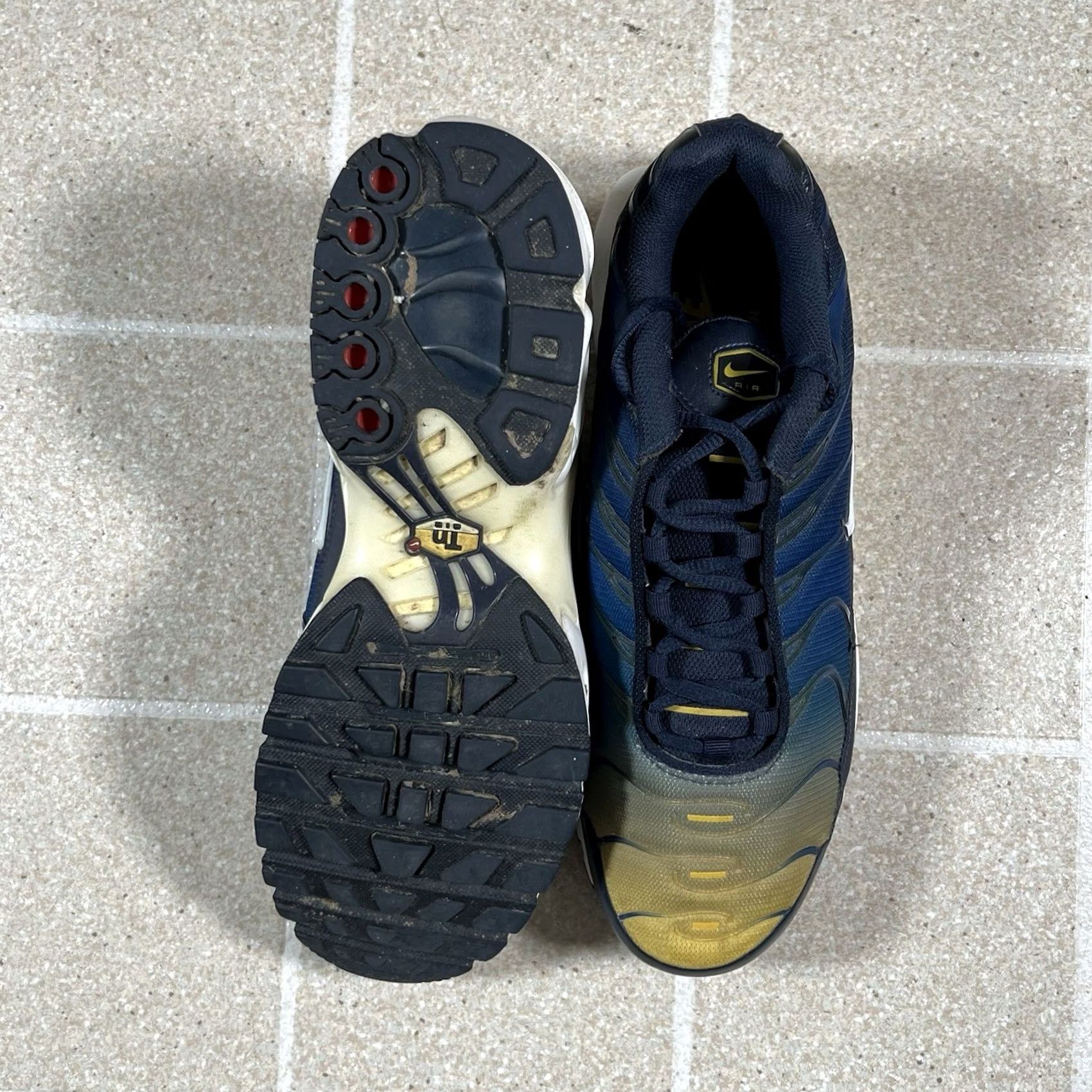 Nike Nike Air Max Plus Gradient Pack 852630-407 sz 11 Navy Yellow Men Sneaker Athletic 2018 Size US 11 / EU 44 - 5 Thumbnail