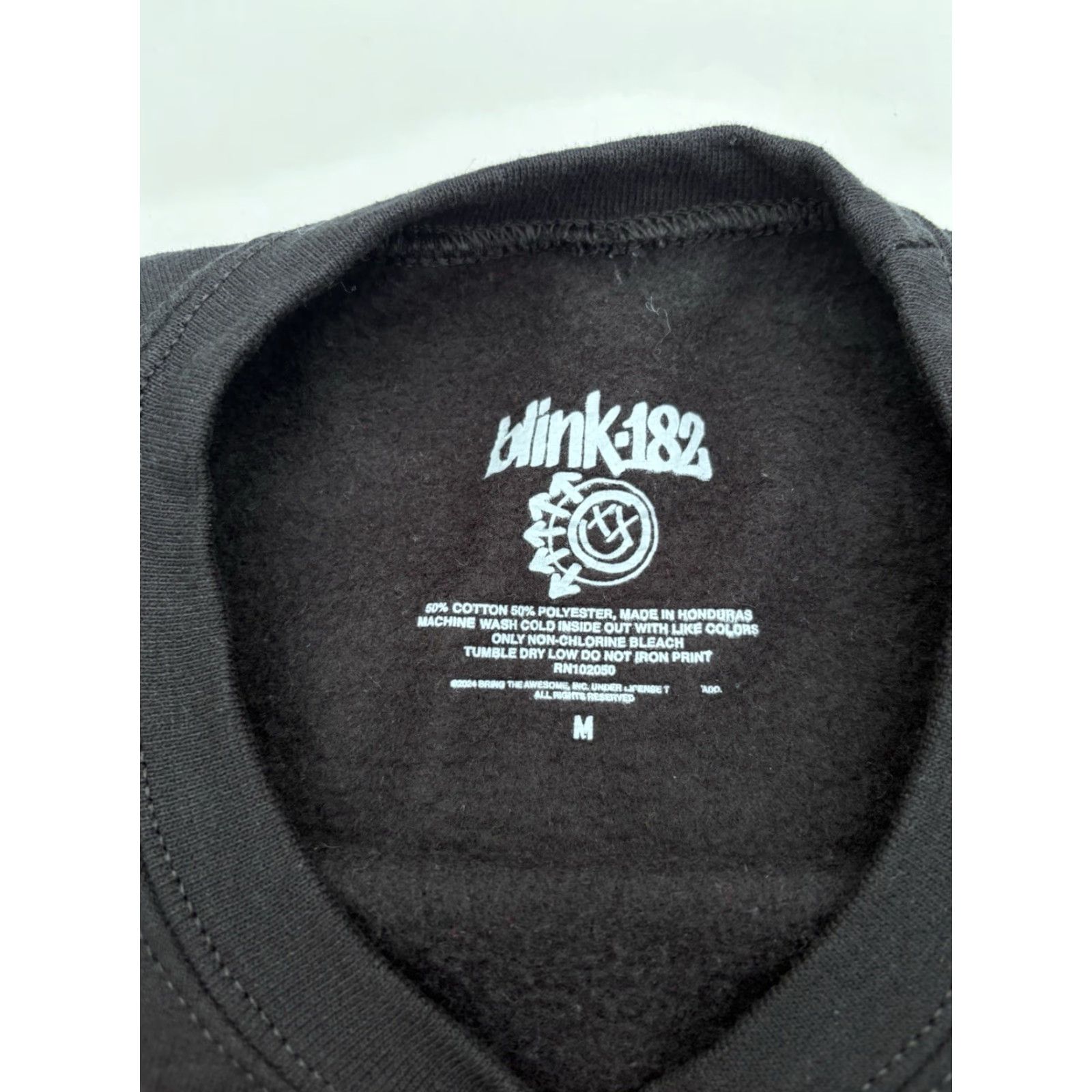Vintage Blink-182 Sweatshirt Adult Medium Men Black Crew Neck Long Sleeve Middle Finger Tour 2024 Art Music Shirt Size US M / EU 48-50 / 2 - 3 Thumbnail