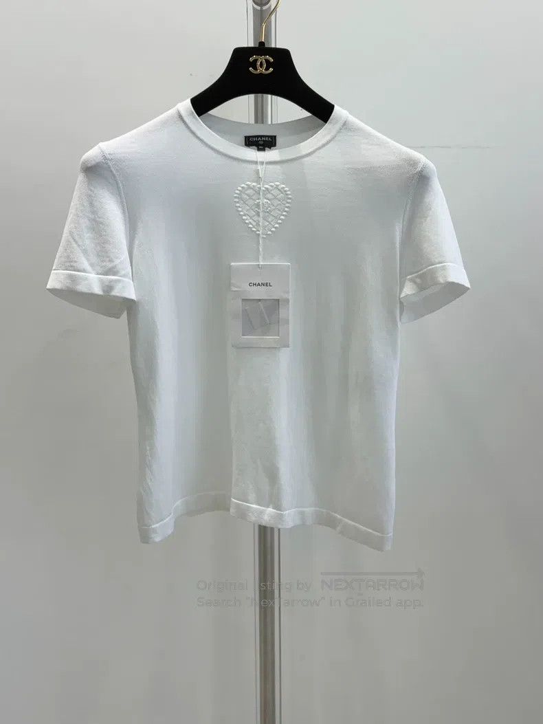 Chanel Autumn and winter limited love white short-sleeved