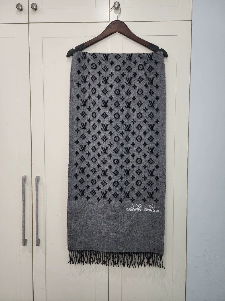 Louis Vuitton Louis Vuitton Black and Grey Double Face Cashmere Rainbow E Size ONE SIZE - 2 Thumbnail