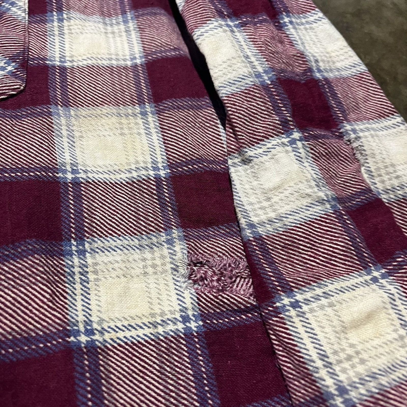 Vintage Vintage 70s Stage II Plum Plaid Distressed Flannel Shirt Size US XL / EU 56 / 4 - 3 Thumbnail