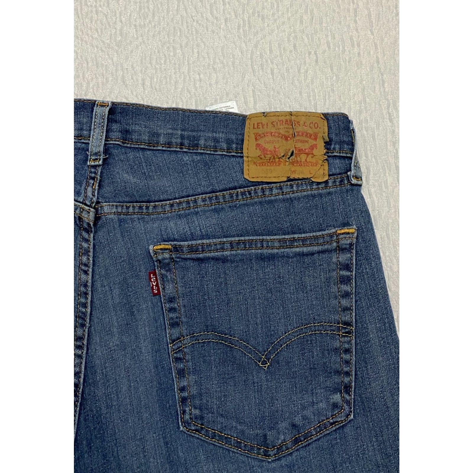 Levi's VINTAGE Levi's 559 Jeans Mens 36x30 Blue Relaxed Straight Wide Leg Whiskers Denim Shirt? Size US 36 / EU 52 - 3 Thumbnail