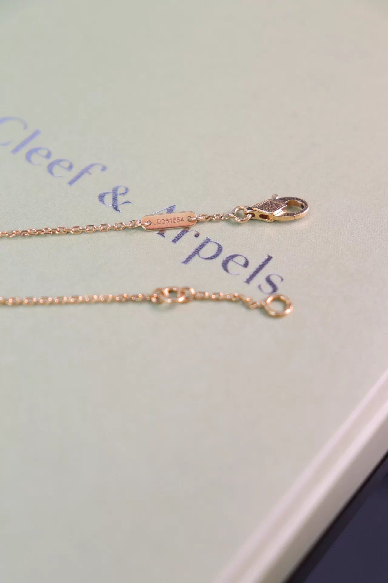 Van Cleef & Arpels VCA 18K Gold White MOP Butterfly Bracelet 17.5cm 22.06 Size ONE SIZE - 6 Thumbnail