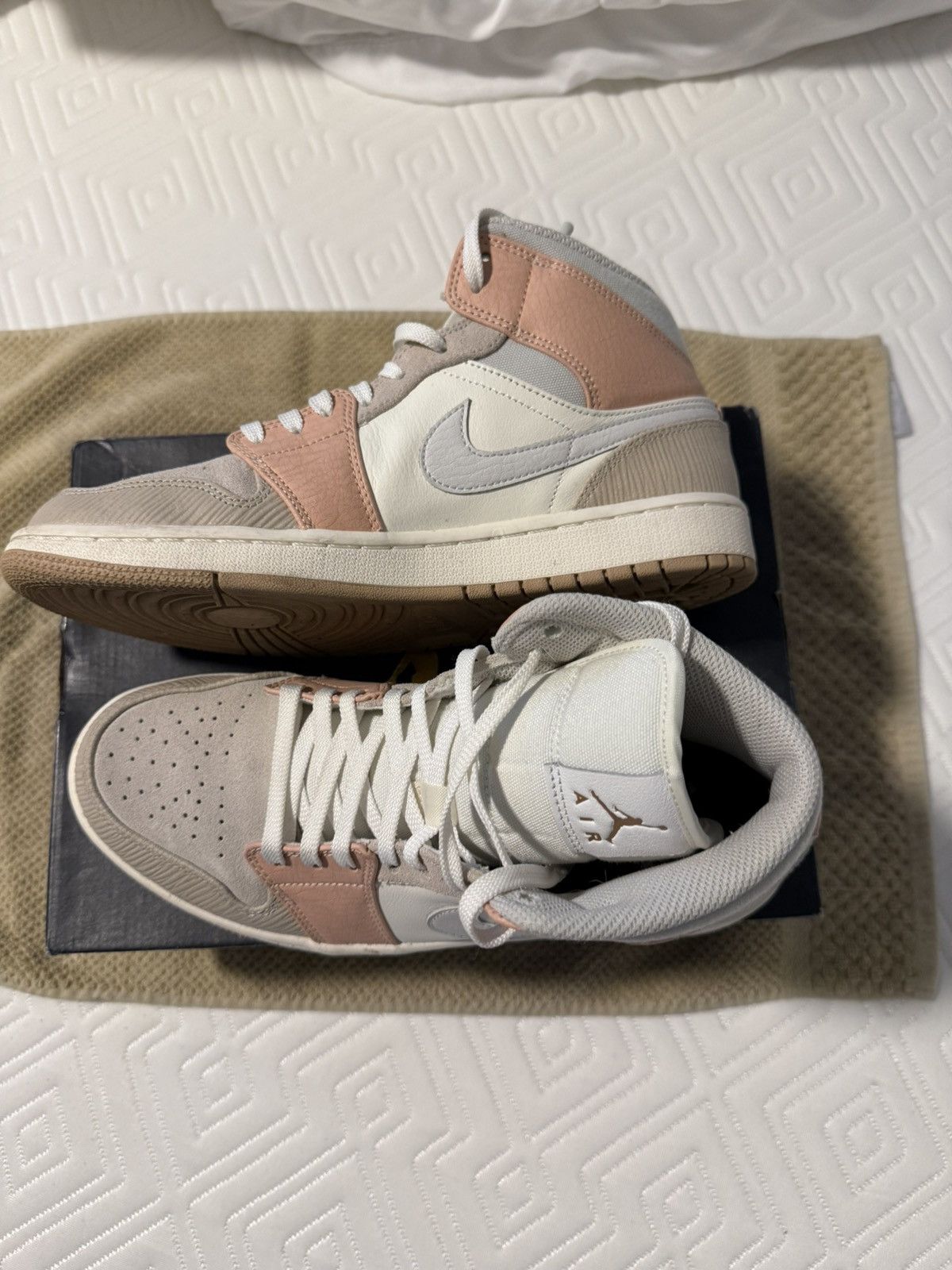 Nike Air Jordan 1s Size US 10 / IT 40 - 3 Thumbnail