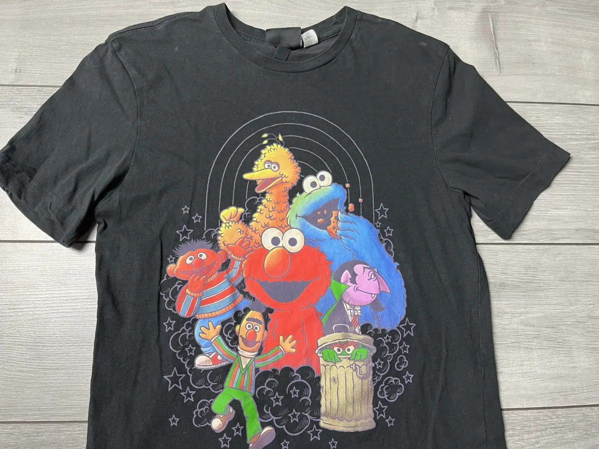 H&M H&M Kaws tshirt size Small Sesame Street size Small Size US S / EU 44-46 / 1 - 3 Thumbnail