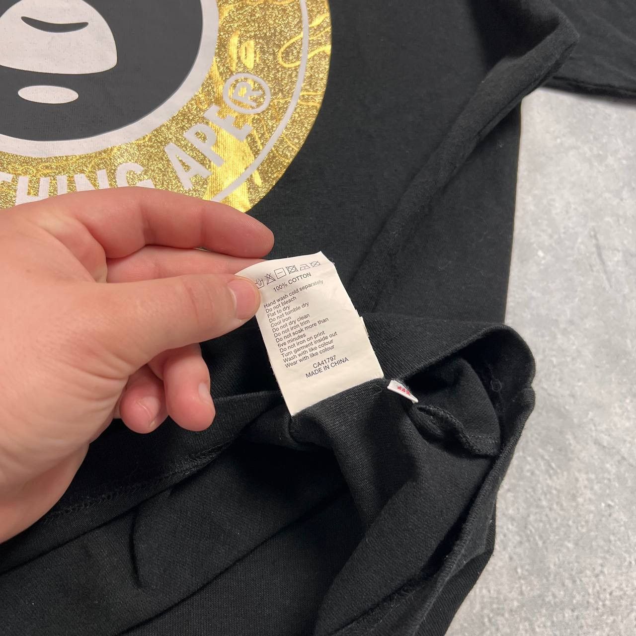 Aape AAPE by A Bathing Ape Gold Logo Universe T Shirt Black Size US S / EU 44-46 / 1 - 7 Thumbnail