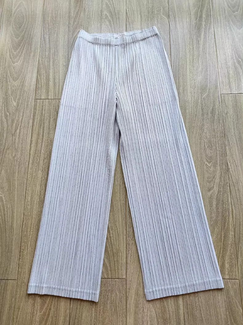 Issey Miyake Issey Miyake size:2 Basic light grey pleated trousers Size 22" - 1 Thumbnail
