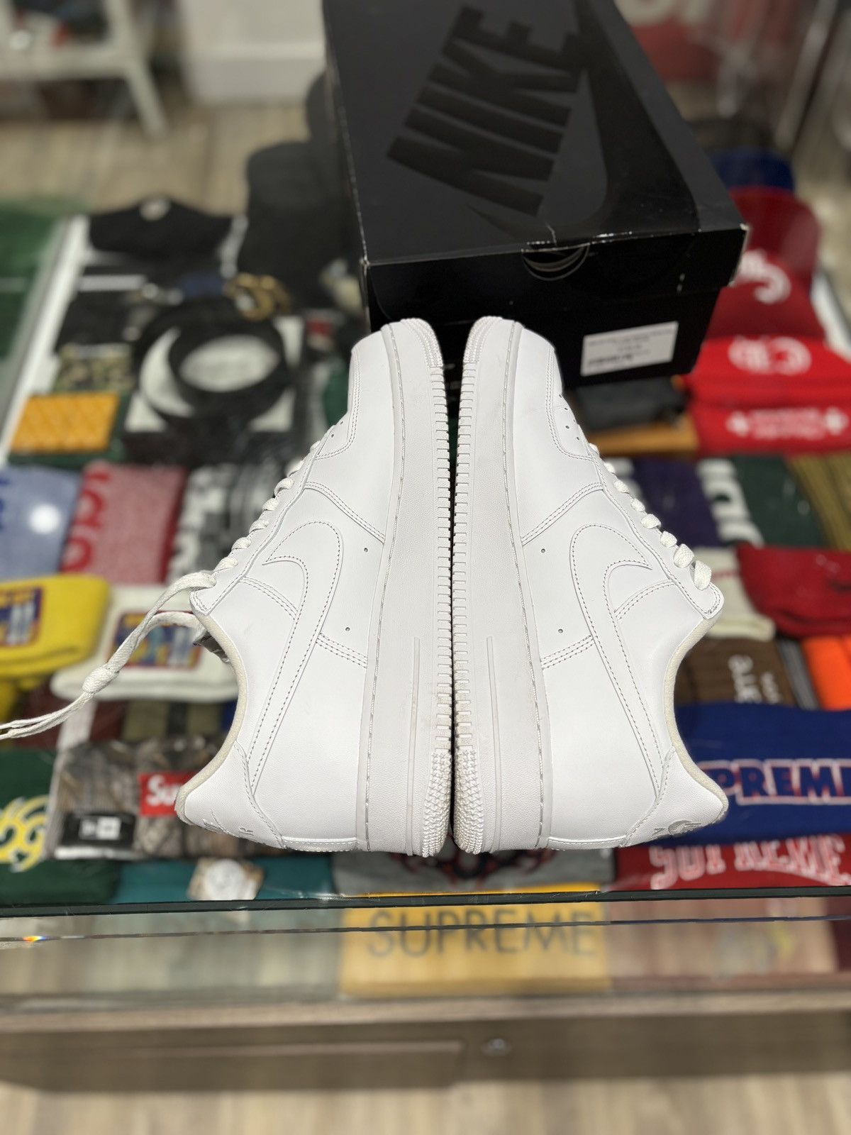 Nike × Supreme Nike Air Force 1 Low Supreme White Size: 11.5 Size US 11.5 / EU 44-45 - 5 Thumbnail