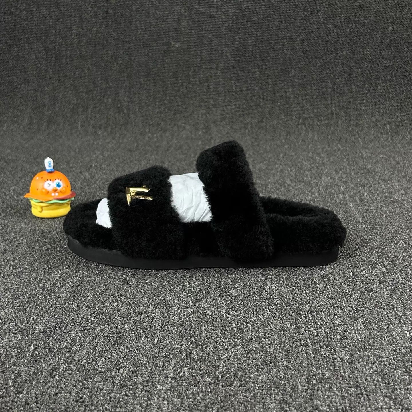 Louis Vuitton LOUIS VUITTON Black Fur Slipper Metallic Logo 38 Size US 7.5 / IT 37.5 - 3 Thumbnail