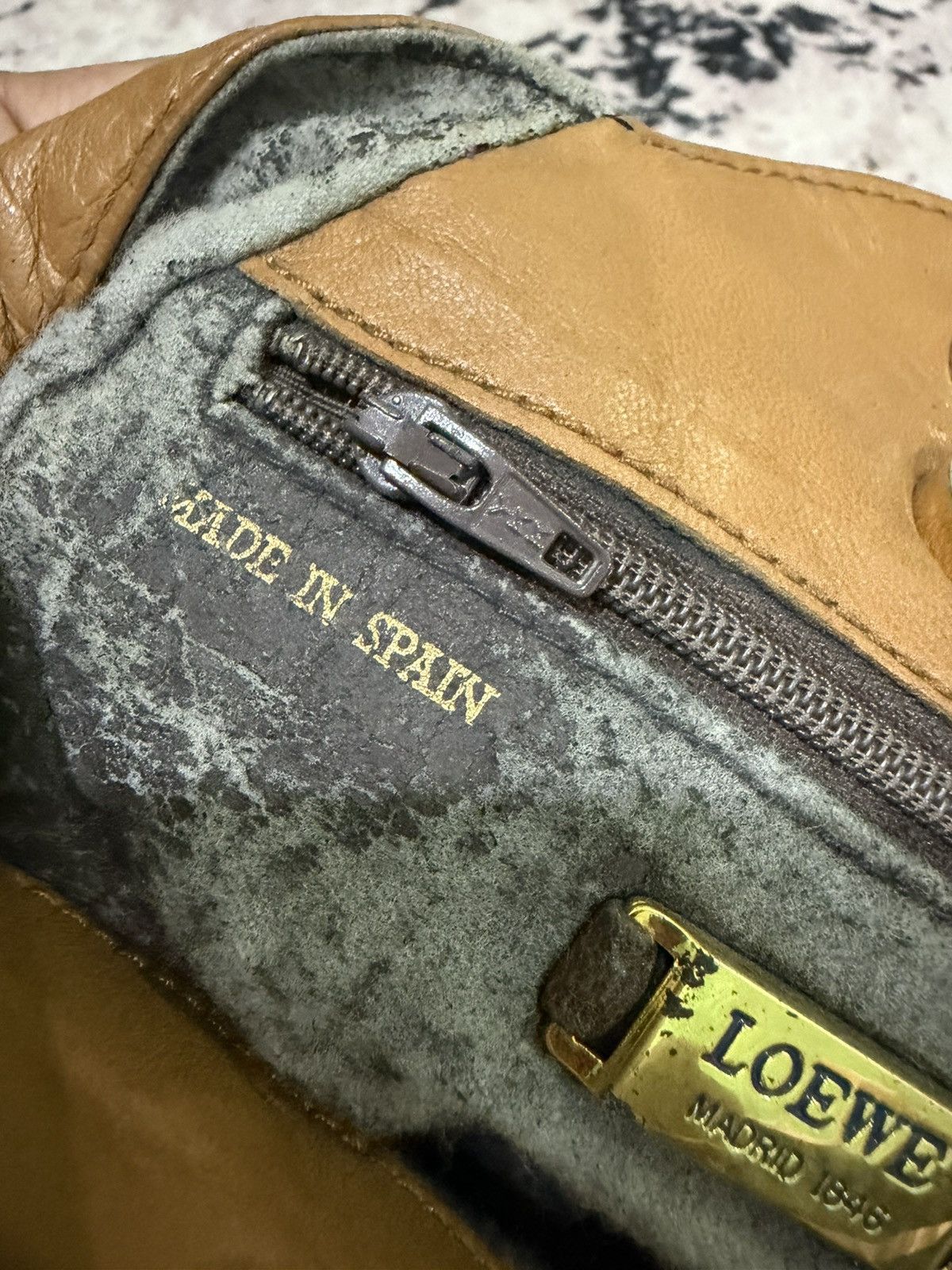 Loewe Authentic Loewe Anagram Leather Shoulder Dawstring Bag Size ONE SIZE - 5 Thumbnail