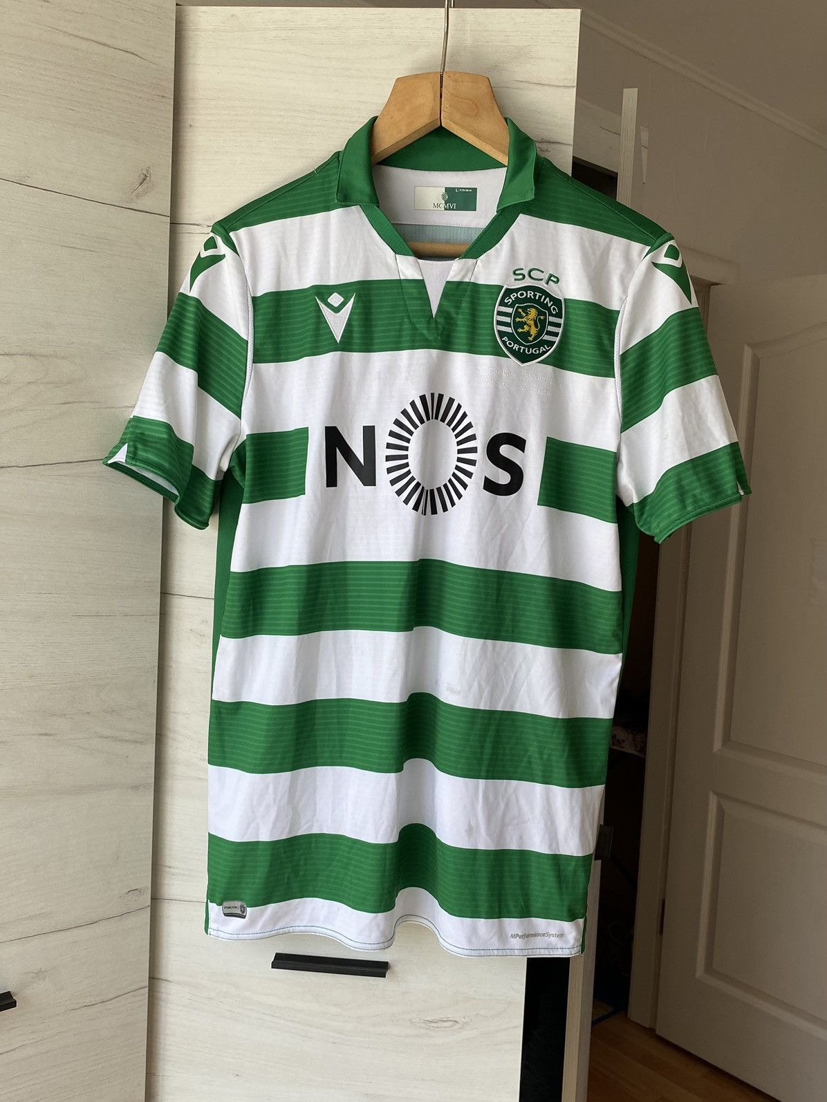 Macron 2016/17 MACRON Sporting Clube de Portugal Home Soccer Jersey Size US L / EU 52-54 / 3 - 1 Thumbnail