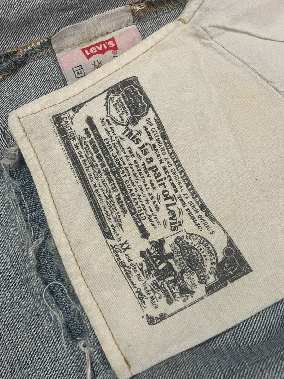 Levi's Vintage Clothing Vintage 90s Levi’s 501 Ripped Fade Wash Straight Loose Jeans Size US 36 / EU 52 - 14 Thumbnail