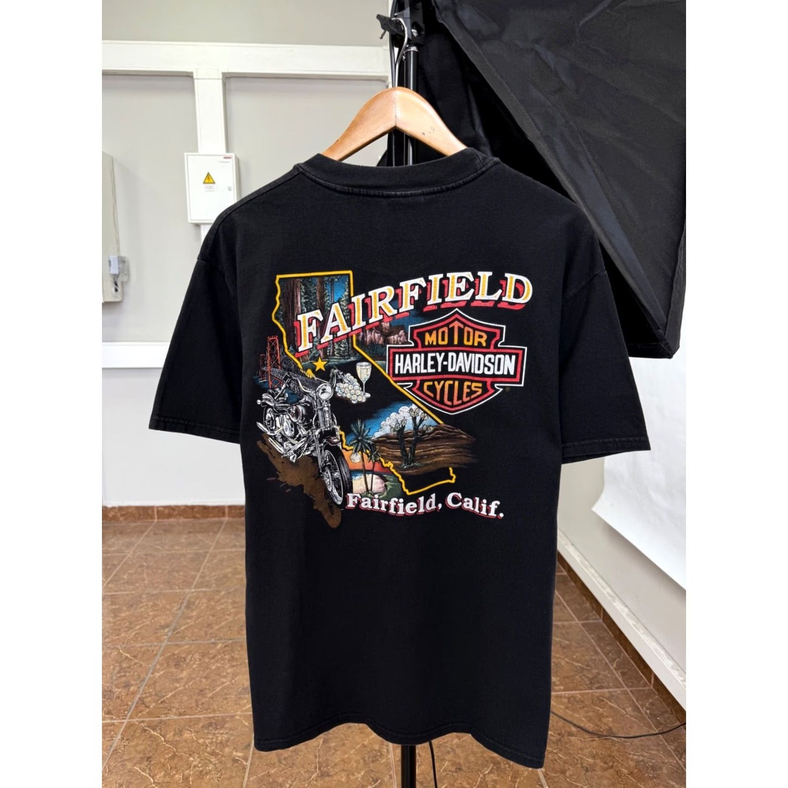 Harley Davidson VINTAGE Harley-Davidson One With The Wind T-Shirt Men L Black USA 1996 Shows Defect Size US L / EU 52-54 / 3 - 2 Thumbnail