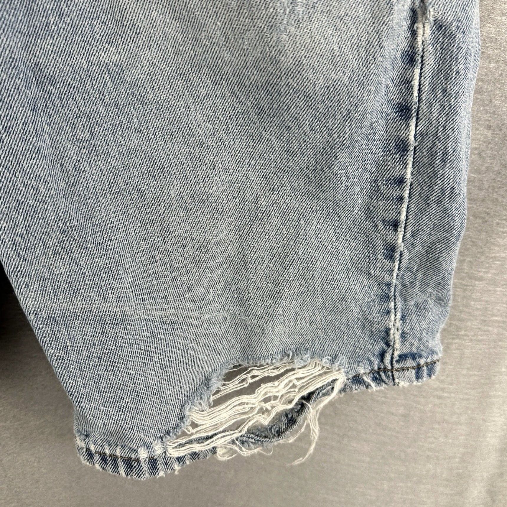 Levi's VINTAGE Levi's 505 Denim Jean Shorts Mens 34 Light Blue Regular Fit Y2K 2004 Summer Jorts Size US 34 / EU 50 - 3 Thumbnail
