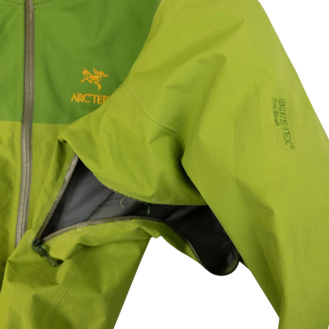 Arc'teryx Vintage Arcteryx Beta Goretex Zip Up Jacket Size L Size US L / EU 52-54 / 3 - 6 Thumbnail