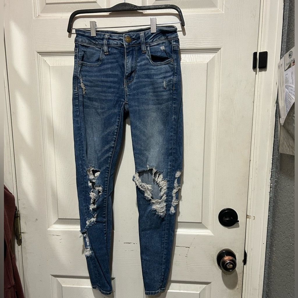 American Eagle Outfitters American Eagle high-waisted skinny jeans w distressed detail Size 26" / US 2 / IT 38 - 3 Thumbnail