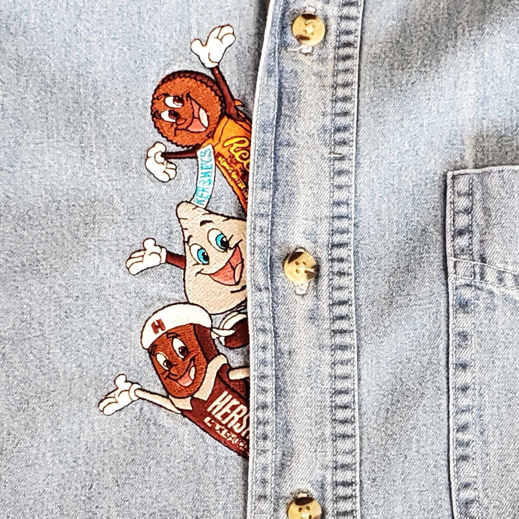 Denime VINTAGE Outrageous Sports Denim Button-Down Shirt Men Long Sleeve Embroidered Blue M Adjustable Collar-Down Casual Sports Theme Mens Size US M / EU 48-50 / 2 - 2 Thumbnail