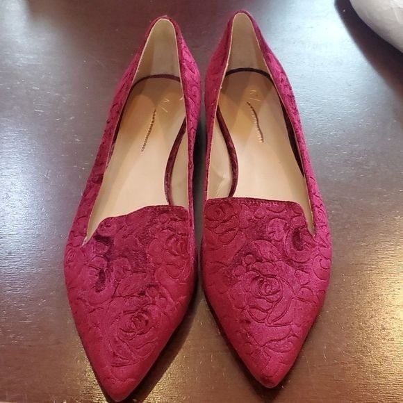 Anthropologie Anthropologie Marroon Velvet Design Slipon Sz 9 Loafers Shoe Size US 9 / IT 39 - 2 Thumbnail