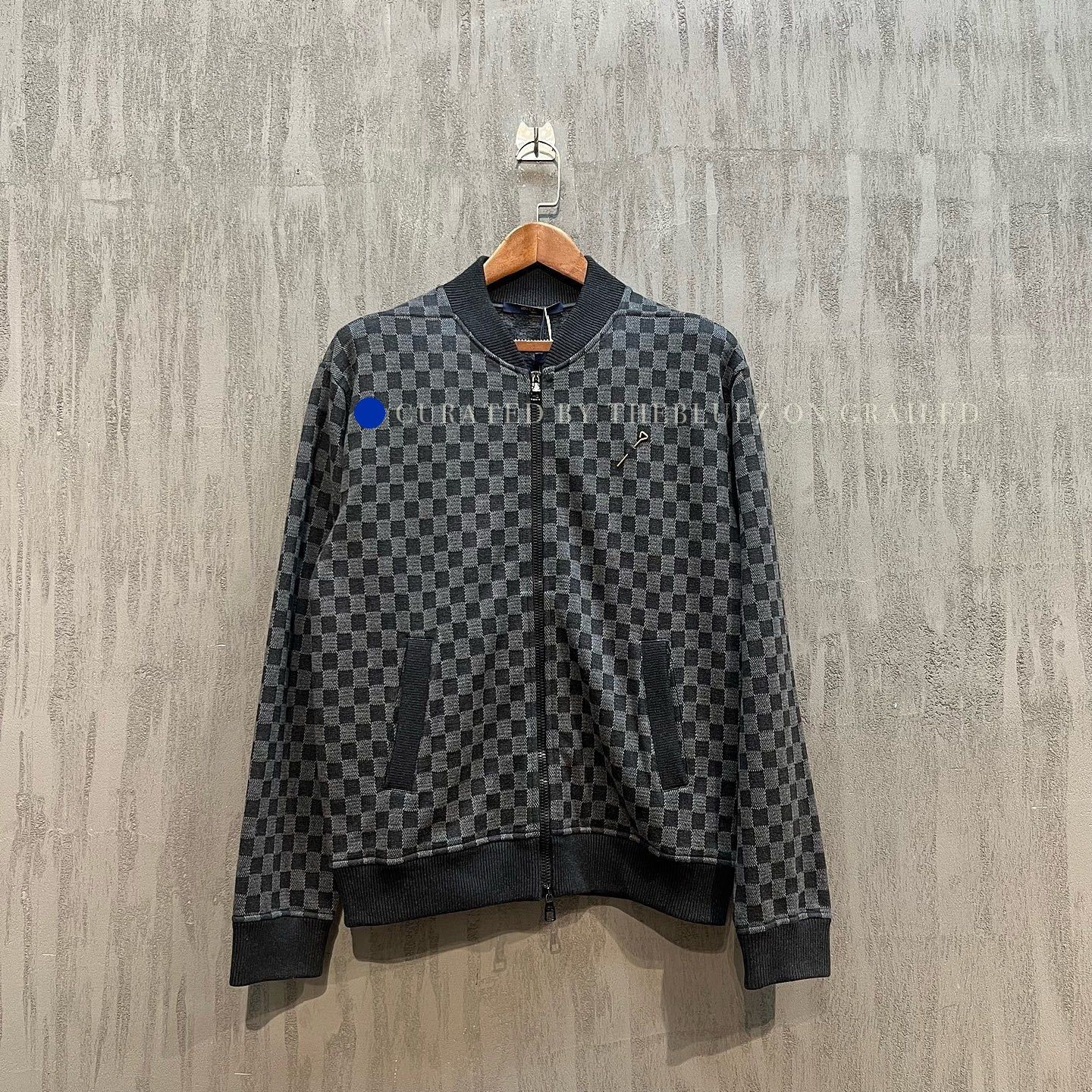 Louis Vuitton Stylish Gray Bomber Jacket in Size M Size US M / EU 48-50 / 2 - 1 Thumbnail