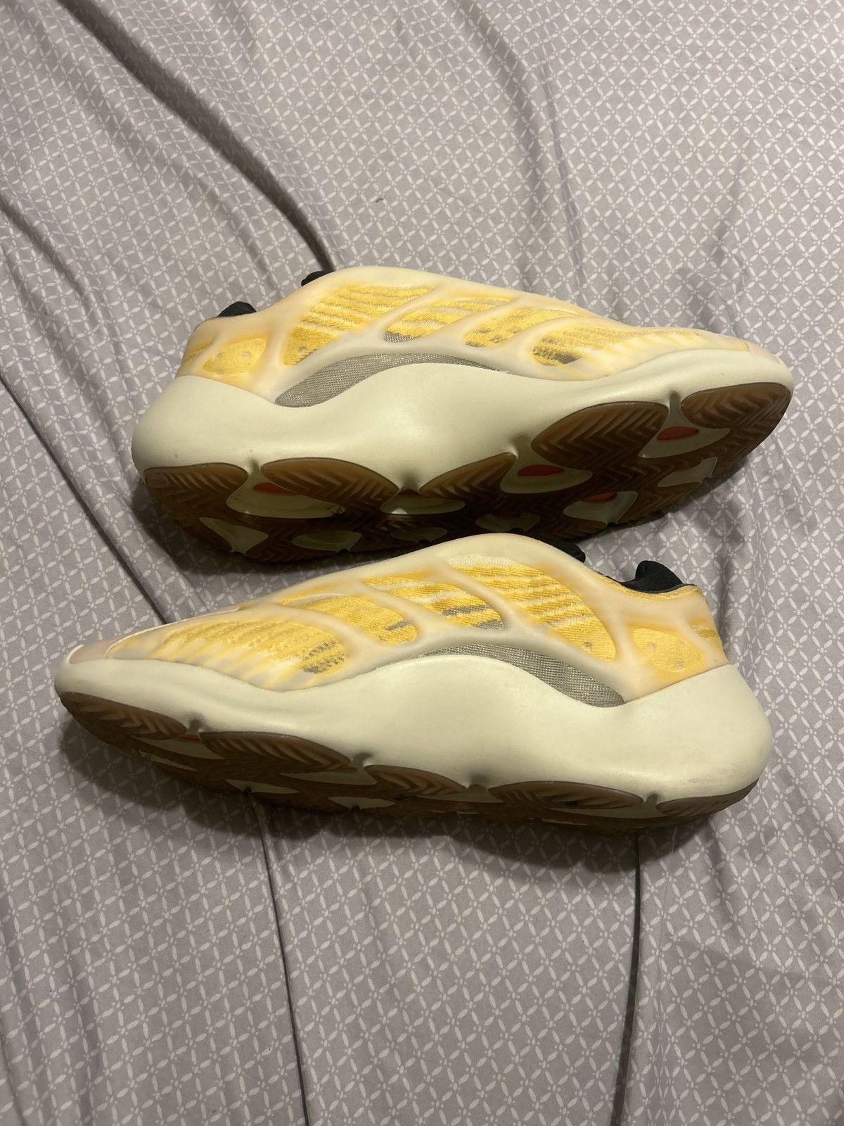 Yeezy Yezzy 700 v3 mono Size US 12 / EU 45 - 2 Thumbnail