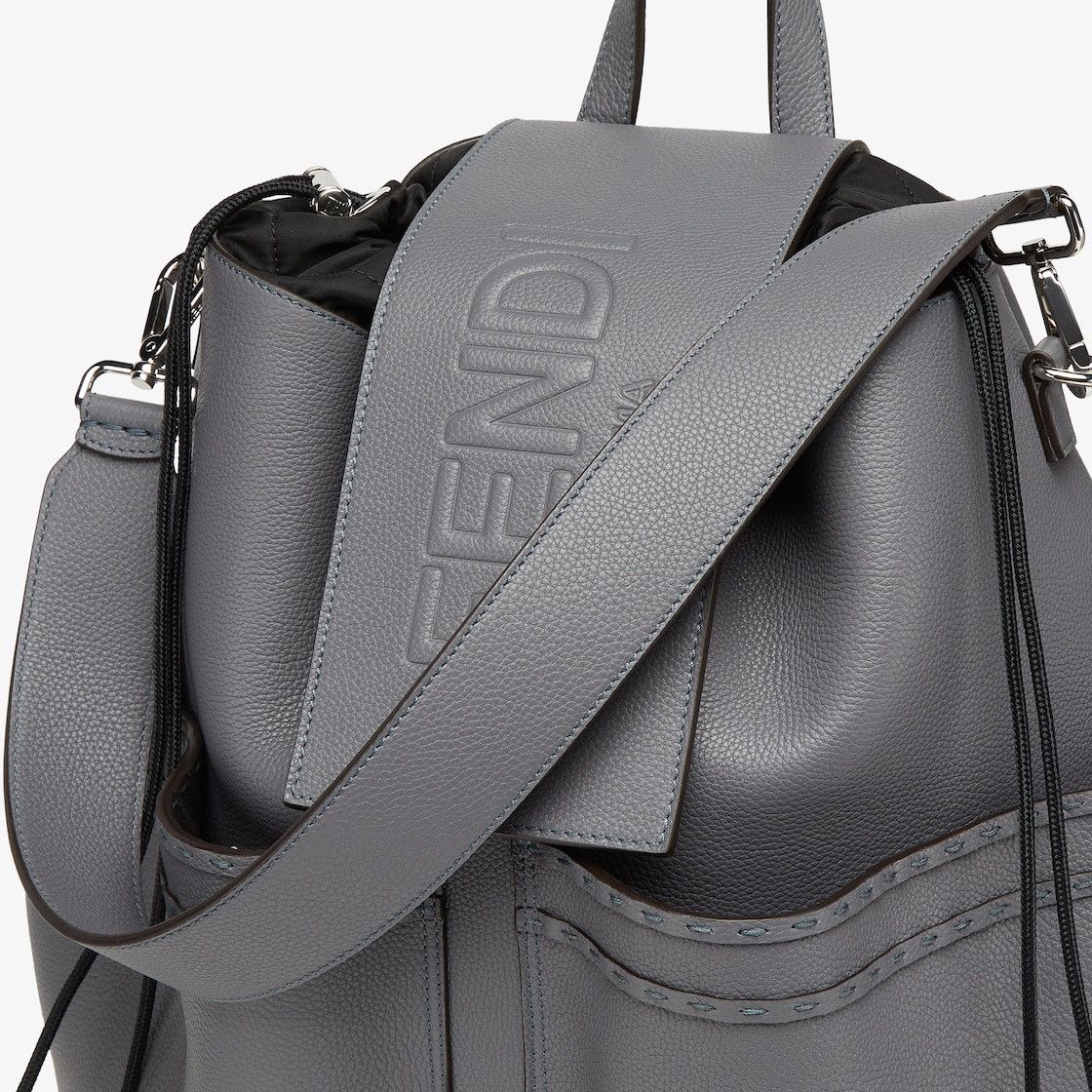 Fendi o1s1wg111225 Size:OS/Roma Leather Fendi Strike Large in Grey Size ONE SIZE - 3 Thumbnail